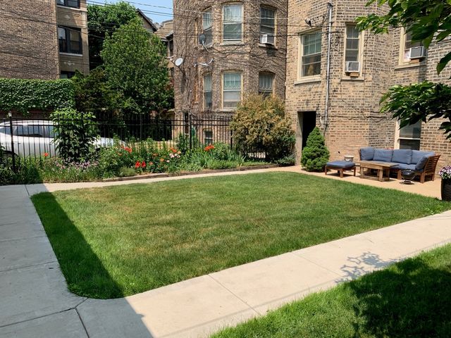 1055 W North Shore Avenue 1W, Chicago, IL 60626