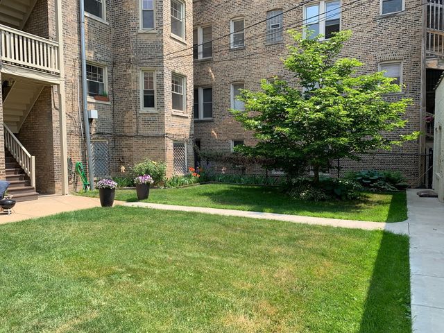 1055 W North Shore Avenue 1W, Chicago, IL 60626