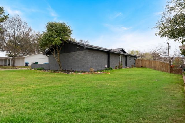 6525 Dakar Road W, Fort Worth, TX 76116