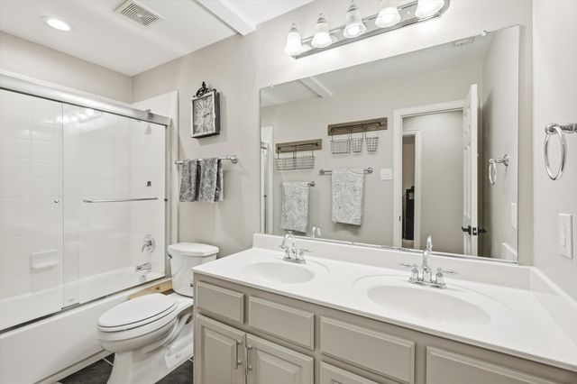 1013 Dayton Drive, Lantana, TX 76226