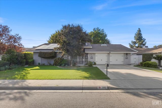 705 Bermuda Street, Bakersfield, CA 93301
