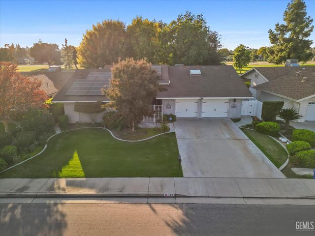 705 Bermuda Street, Bakersfield, CA 93301