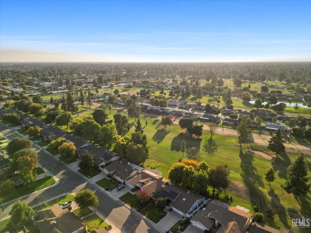 705 Bermuda Street, Bakersfield, CA 93301