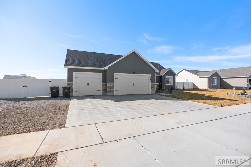 Image 2 of property listing at 1880 Bellagio Drive, Idaho Falls, ID 83401