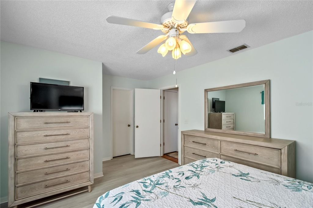 Image 19 of property listing at 17724 SE 95TH COURT, Summerfield, FL 34491