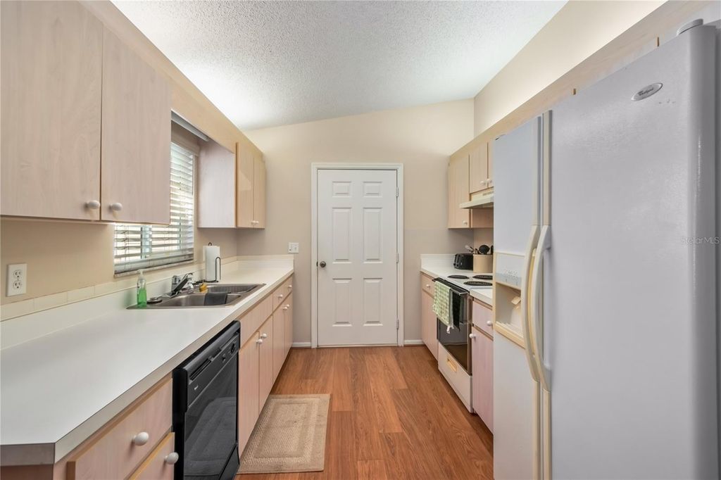 Image 9 of property listing at 17724 SE 95TH COURT, Summerfield, FL 34491