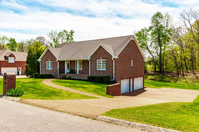 251 Allen Dr, Greenbrier, TN 37073