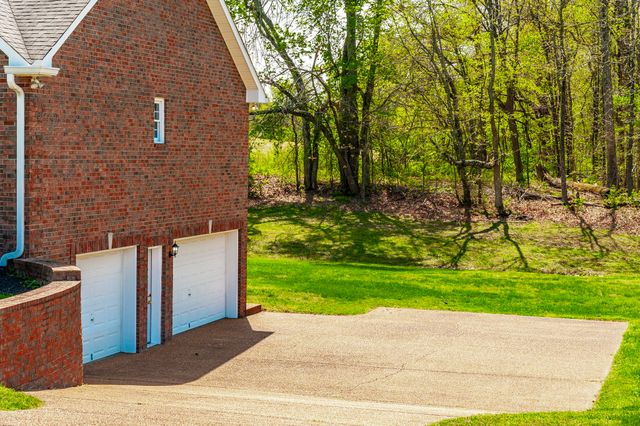 251 Allen Dr, Greenbrier, TN 37073