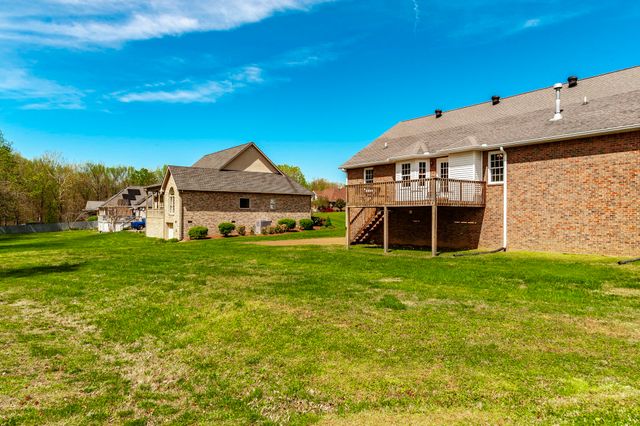 251 Allen Dr, Greenbrier, TN 37073