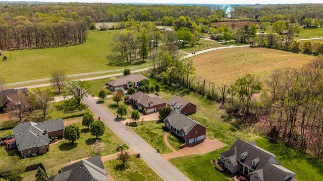 251 Allen Dr, Greenbrier, TN 37073