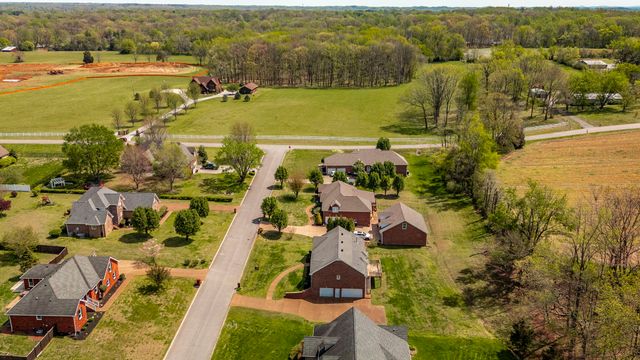 251 Allen Dr, Greenbrier, TN 37073