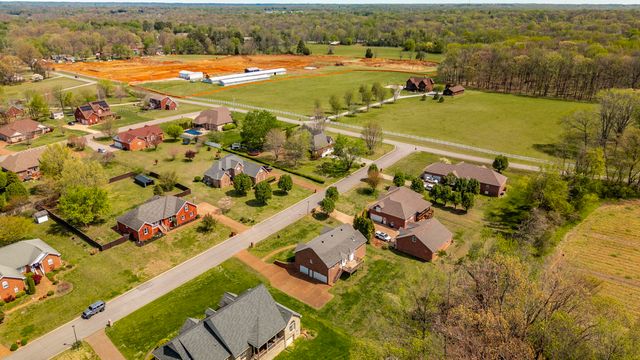 251 Allen Dr, Greenbrier, TN 37073