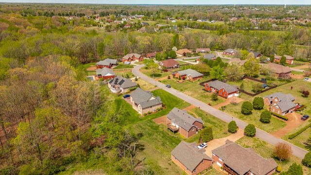 251 Allen Dr, Greenbrier, TN 37073