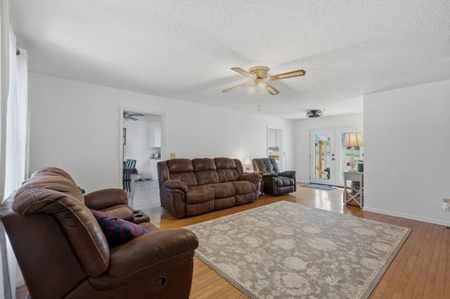 91 Whispering Oaks St, Summertown, TN 38483