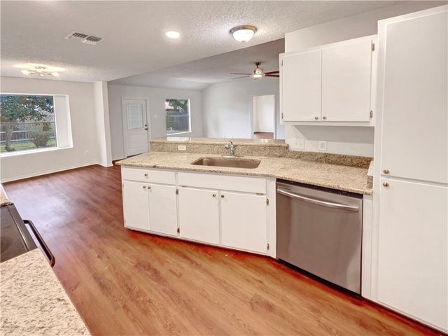 2090 Ridgewood Cir, Ingleside, TX 78362