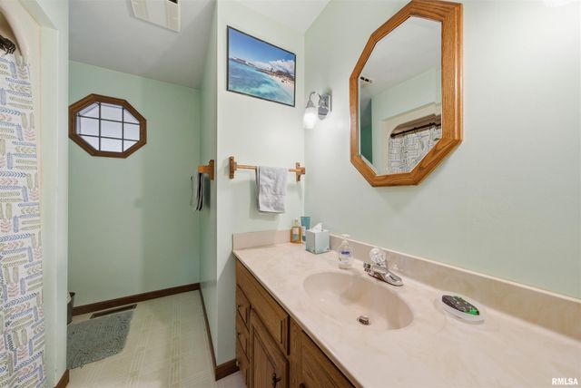 6 WOODHAVEN Court, Metamora, IL 61548