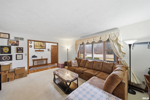 6 WOODHAVEN Court, Metamora, IL 61548