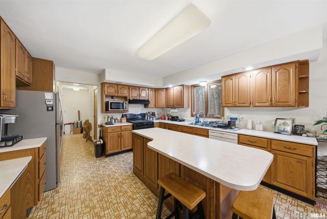 6 WOODHAVEN Court, Metamora, IL 61548