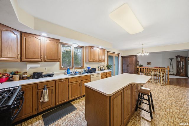 6 WOODHAVEN Court, Metamora, IL 61548