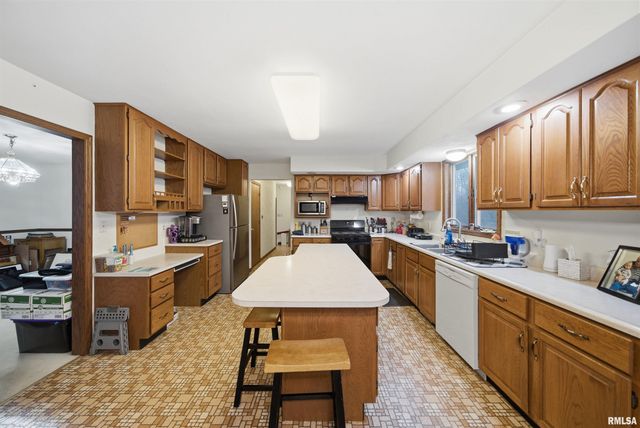 6 WOODHAVEN Court, Metamora, IL 61548