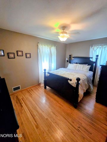 2063 Wilshire Avenue, Toledo, OH 43614