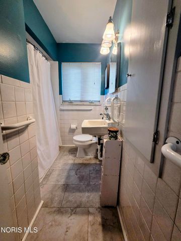 2063 Wilshire Avenue, Toledo, OH 43614