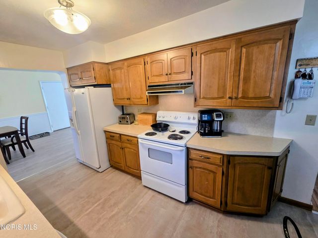 2063 Wilshire Avenue, Toledo, OH 43614