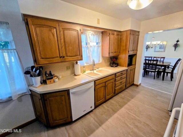 2063 Wilshire Avenue, Toledo, OH 43614