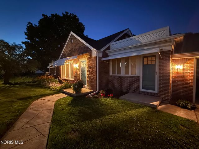 2063 Wilshire Avenue, Toledo, OH 43614
