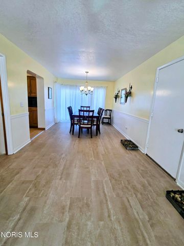 2063 Wilshire Avenue, Toledo, OH 43614