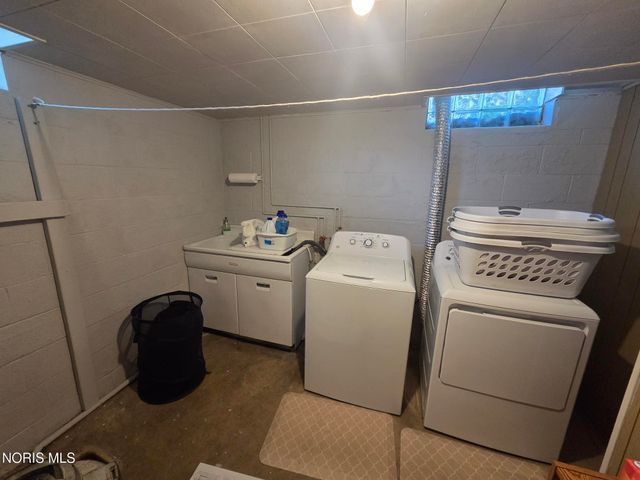 2063 Wilshire Avenue, Toledo, OH 43614