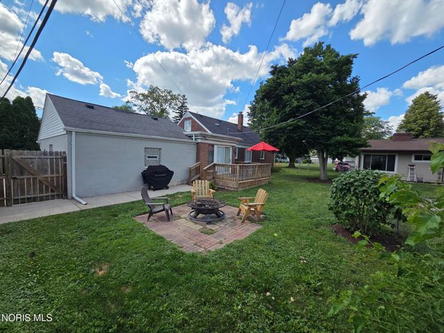 2063 Wilshire Avenue, Toledo, OH 43614