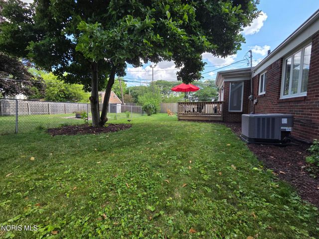 2063 Wilshire Avenue, Toledo, OH 43614