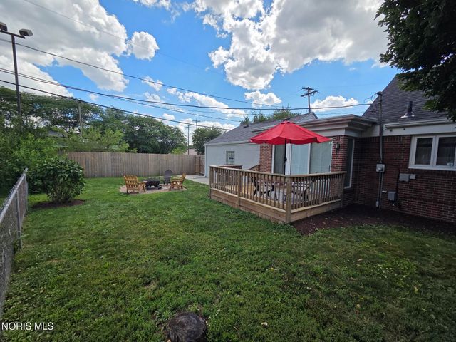 2063 Wilshire Avenue, Toledo, OH 43614