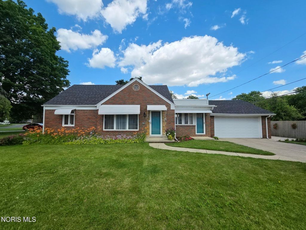 2063 Wilshire Avenue, Toledo, OH 43614