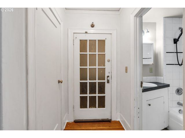 1811 Nw COUCH St 207, Portland, OR 97209