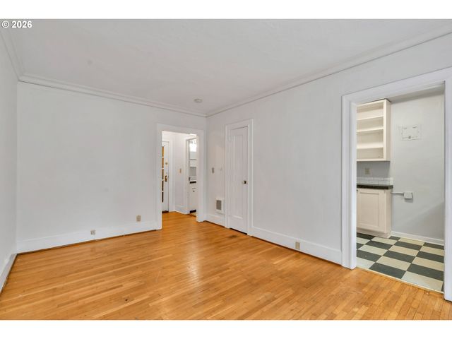 1811 Nw COUCH St 207, Portland, OR 97209