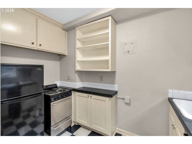 1811 Nw COUCH St 207, Portland, OR 97209