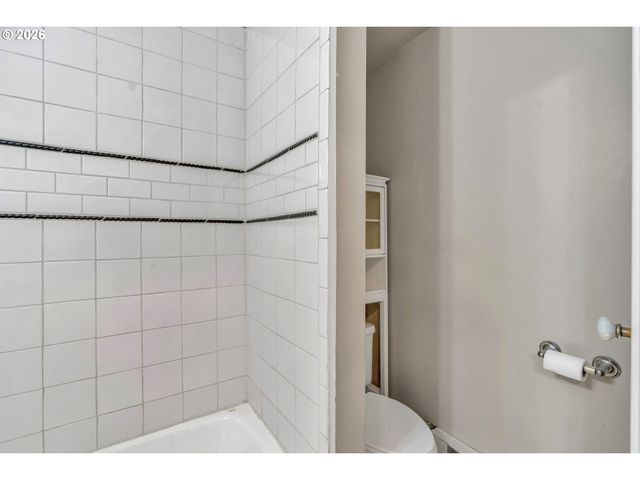 1811 Nw COUCH St 207, Portland, OR 97209