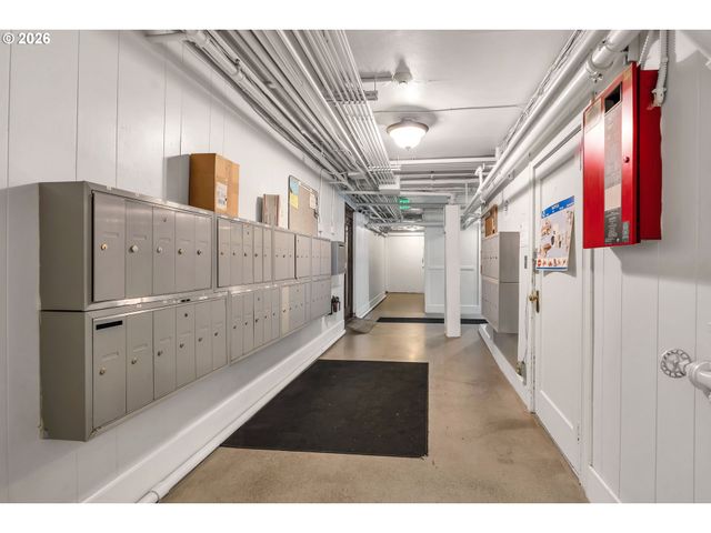 1811 Nw COUCH St 207, Portland, OR 97209