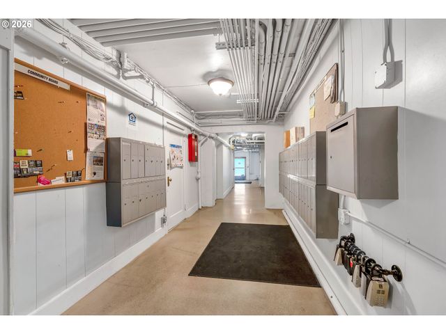 1811 Nw COUCH St 207, Portland, OR 97209