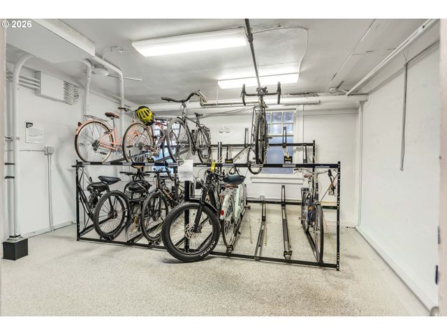 1811 Nw COUCH St 207, Portland, OR 97209