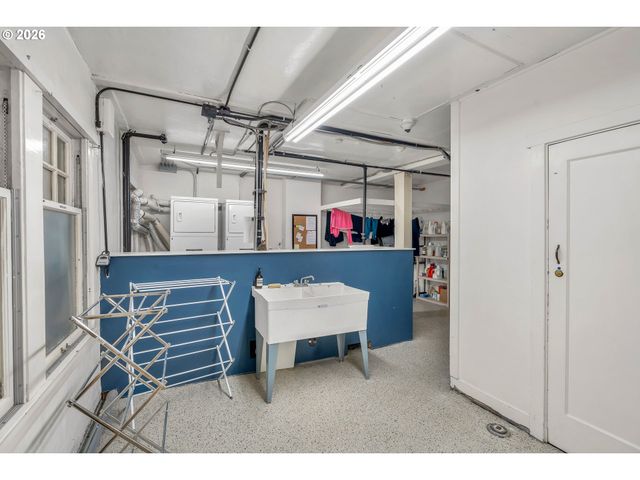 1811 Nw COUCH St 207, Portland, OR 97209