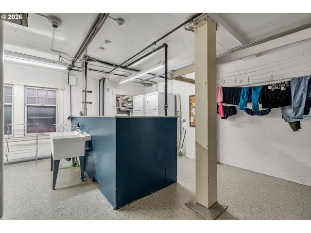 1811 Nw COUCH St 207, Portland, OR 97209