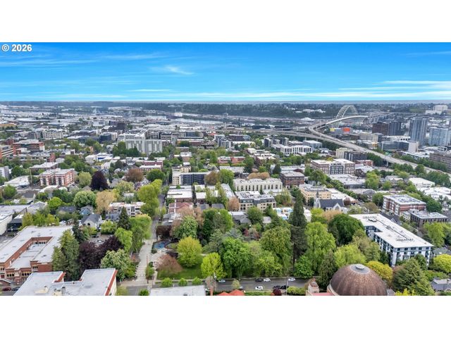1811 Nw COUCH St 207, Portland, OR 97209