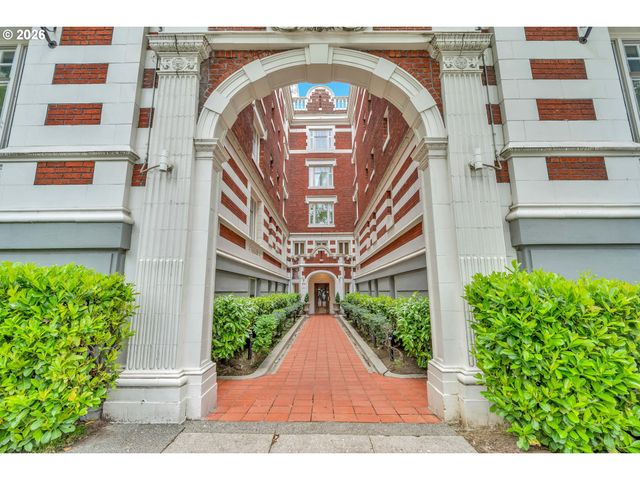 1811 Nw COUCH St 207, Portland, OR 97209