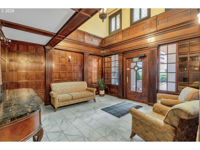 1811 Nw COUCH St 207, Portland, OR 97209