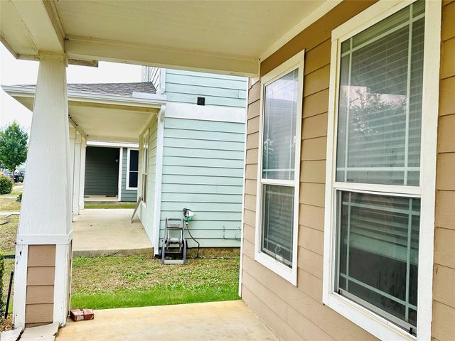 2017 Prospect Lane, Providence Village, TX 76227