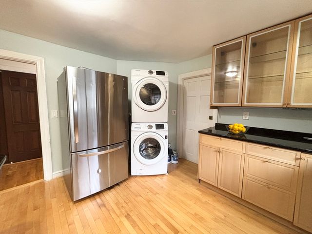 9 Reservoir Rd 1, Brookline, MA 02467