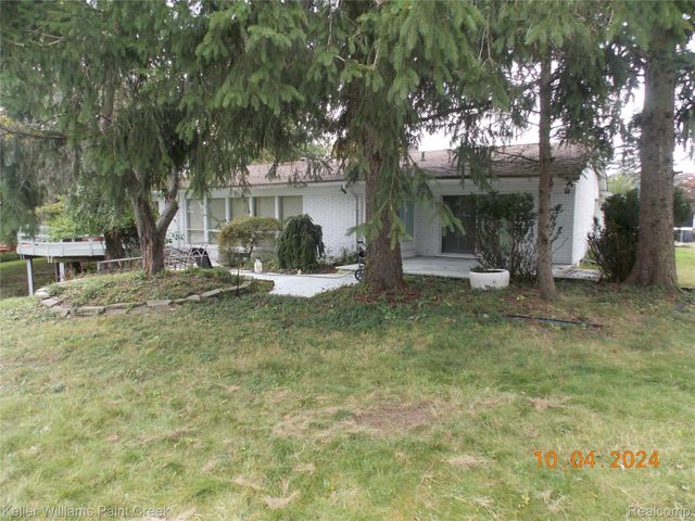 3352 Bloomfield Shore Drive, West Bloomfield Charter Township, MI 48323